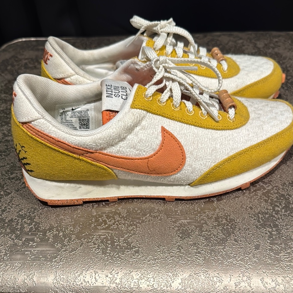 Nike Yellow and Orange Retro Sneakers Size 8 (6)